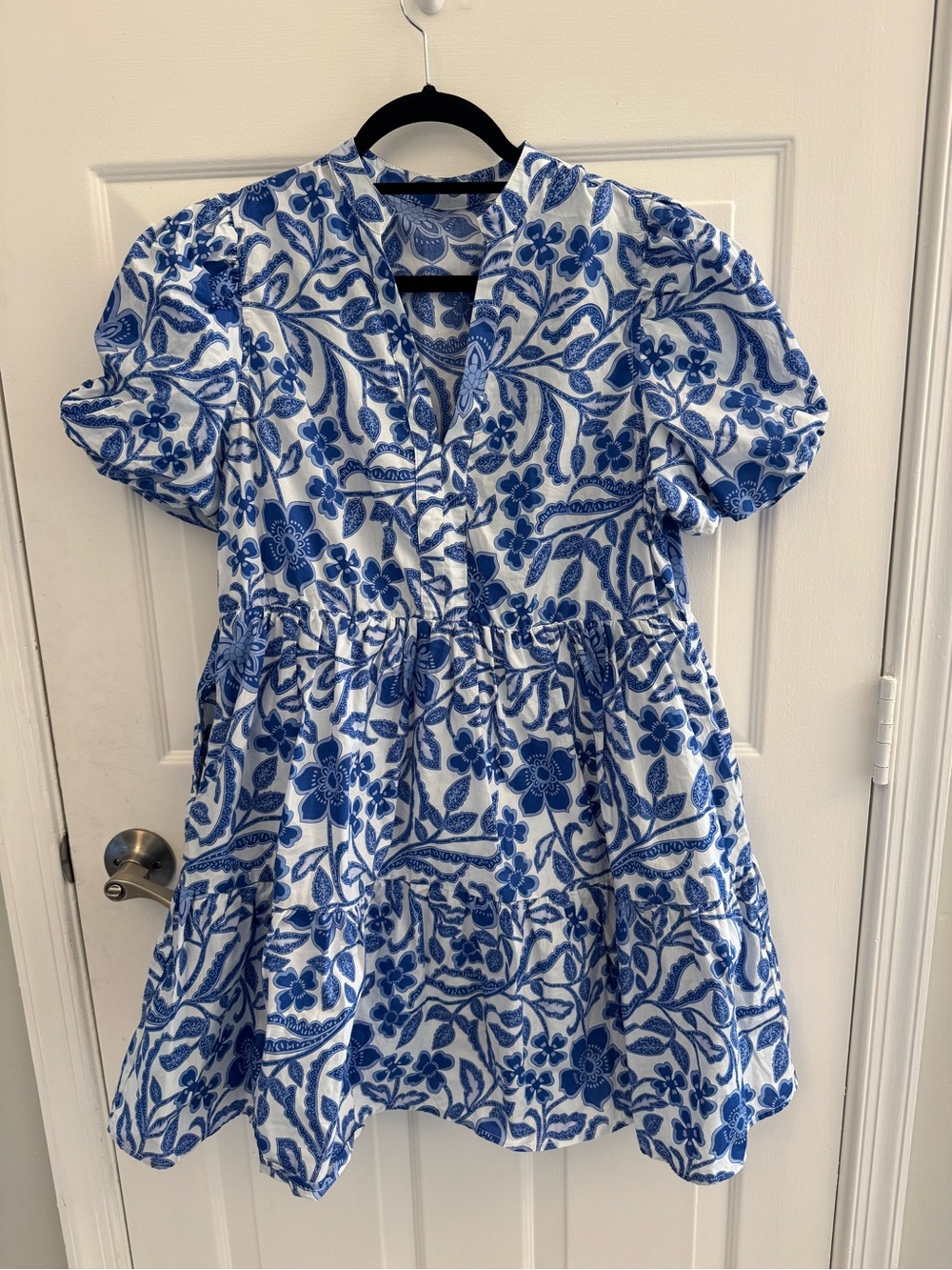 Women’s White and Blue Floral Puff-Sleeve Tiered Babydoll Mini Dress